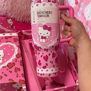 Stanley Hello Kitty Pink Quencher Tumbler